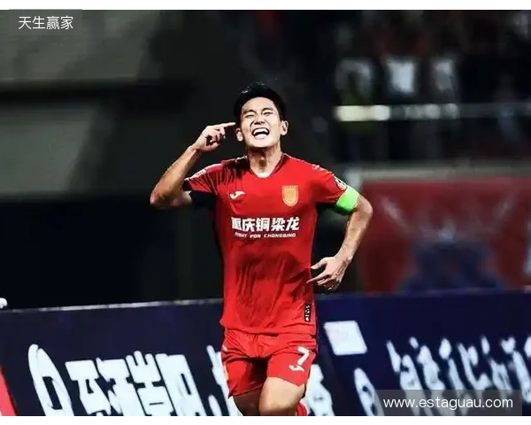 登顶中超!十人铜梁龙2-1三镇5轮不败 杜月徵染红张志雄造两球
